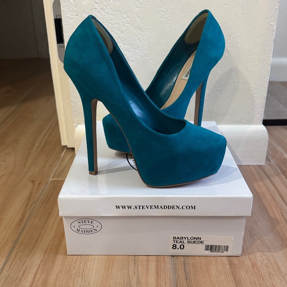 Steve Madden Teal Suede Platform Pumps